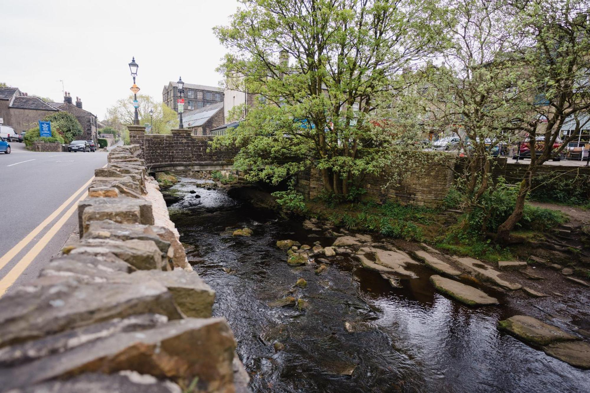 Swan House Huddersfield Quarto foto